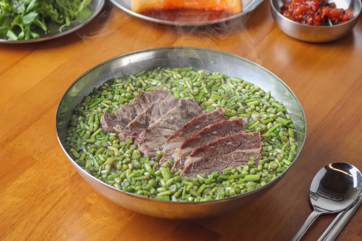 능동미나리 신용산점 능동 육회 비빔밥