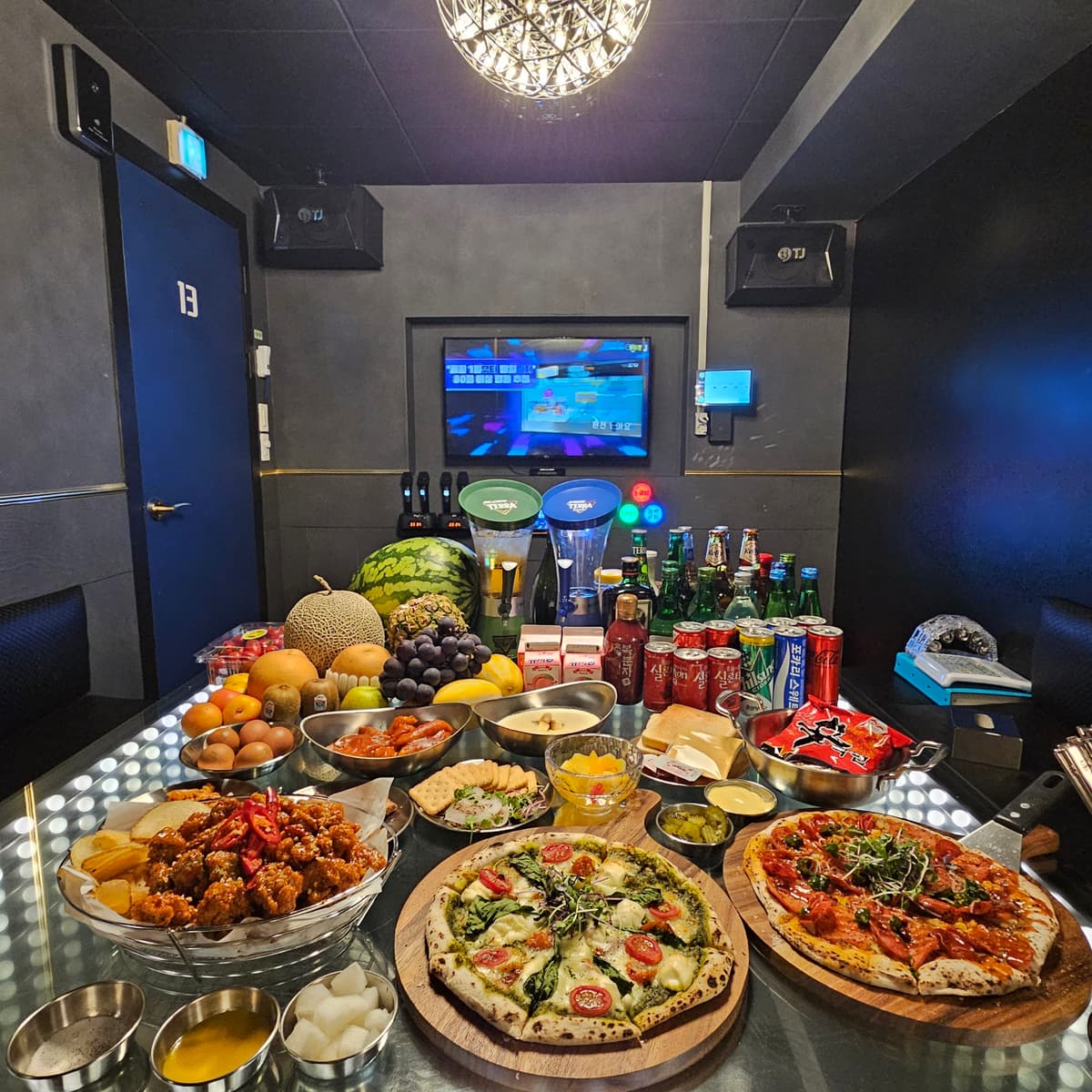 리멤버 인계동 노래타운 파티룸술집 수원시청역점 치즈불닭, 바질토마토 피자