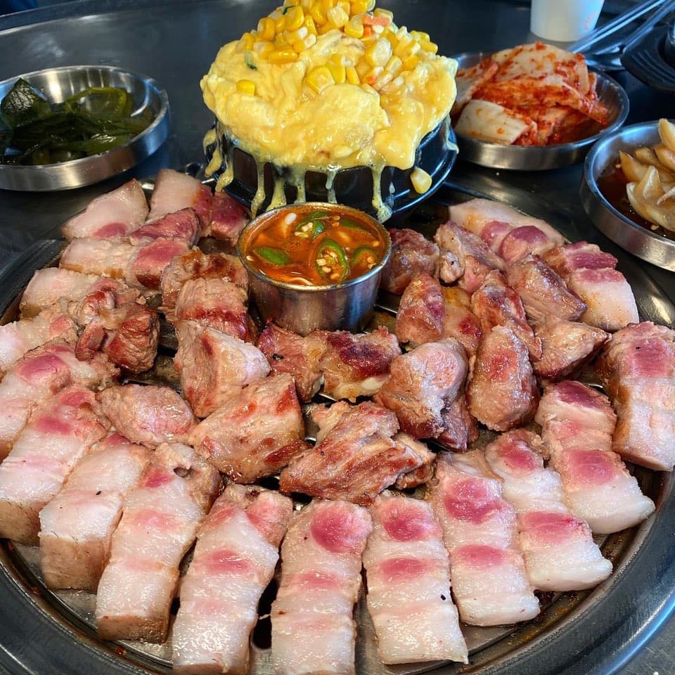 문치비 서귀포신시가지점 흑돼지 근고기 및 백돼지 근고기 모듬